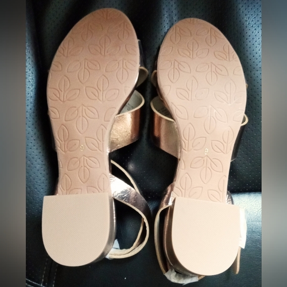 🎉Host Pick🎉 Rose Gold Metallic Faux Leather Two Straps Block Heel Sandals - Picture 9 of 16